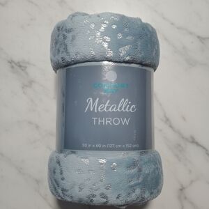 Comfort Bay Metallic Blue Throw